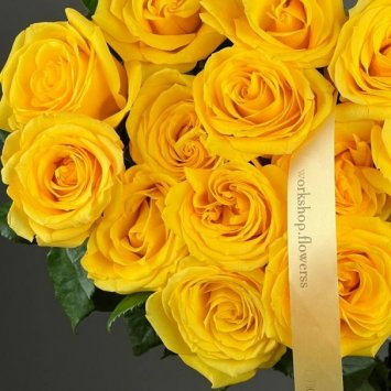 Роза yellow 50 см. от интернет-магазина «Цветочная Мастерская» в Колпашево